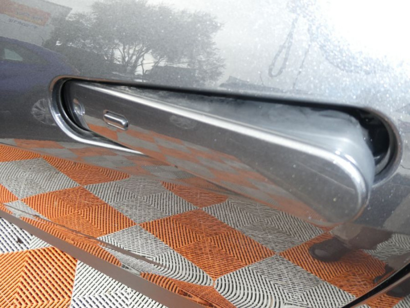 Photo 9 de l'offre de TOYOTA C-HR II 1.8 HYBRIDE 140 CVT 2WD DESIGN GPS 12.3 Camera JA18 Diam. Induction à 30850€ chez Mérignac auto