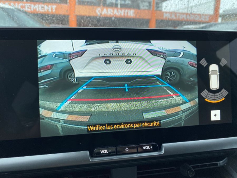 Photo 17 de l'offre de TOYOTA C-HR II 1.8 HYBRIDE 140 CVT 2WD DESIGN GPS 12.3 Camera JA18 Diam. Induction à 30850€ chez Mérignac auto