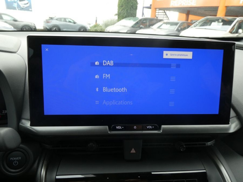 Photo 18 de l'offre de TOYOTA C-HR II 1.8 HYBRIDE 140 CVT 2WD DESIGN GPS 12.3 Camera JA18 Diam. Induction à 30850€ chez Mérignac auto