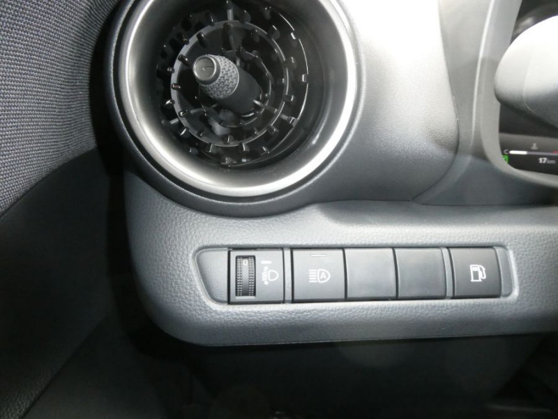 Photo 27 de l'offre de TOYOTA C-HR II 1.8 HYBRIDE 140 CVT 2WD DESIGN GPS 12.3 Camera JA18 Diam. Induction à 30850€ chez Mérignac auto