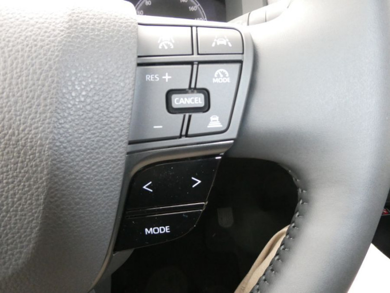 Photo 29 de l'offre de TOYOTA C-HR II 1.8 HYBRIDE 140 CVT 2WD DESIGN GPS 12.3 Camera JA18 Diam. Induction à 30850€ chez Mérignac auto