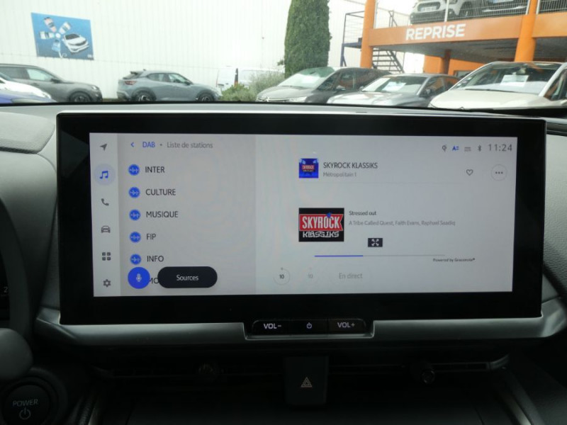 Photo 21 de l'offre de TOYOTA C-HR II 1.8 HYBRIDE 140 CVT 2WD DESIGN GPS 12.3 Camera JA18 Diam. Induction à 30850€ chez Mérignac auto