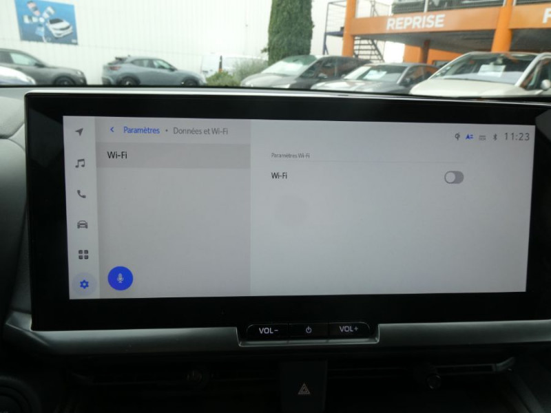 Photo 19 de l'offre de TOYOTA C-HR II 1.8 HYBRIDE 140 CVT 2WD DESIGN GPS 12.3 Camera JA18 Diam. Induction à 30850€ chez Mérignac auto