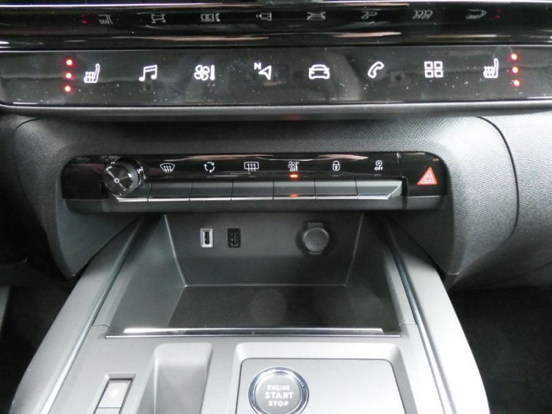 Photo 21 de l'offre de CITROEN C5 AIRCROSS NEW (2) 1.5 BlueHDi 130 EAT8 MAX à 29950€ chez Mérignac auto