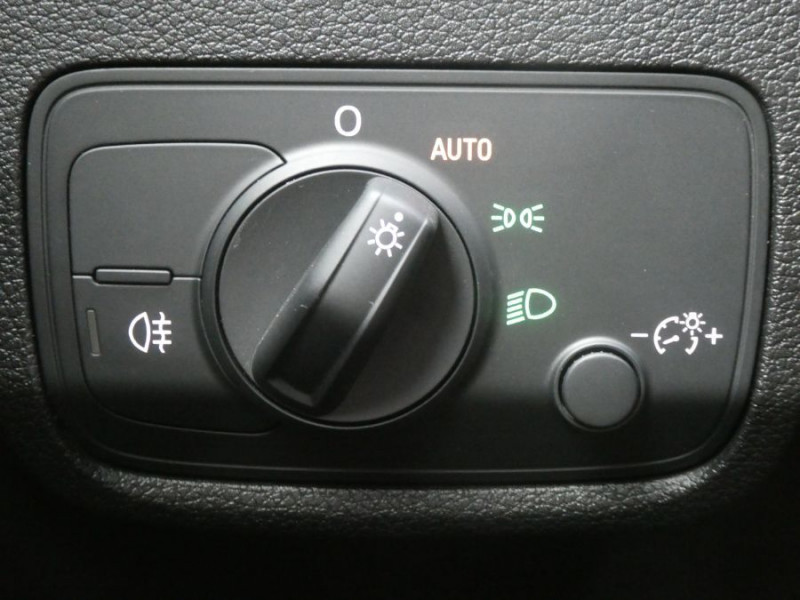 Photo 30 de l'offre de AUDI Q2 New 35 TFSI 150 S Tronic S LINE Ext. GPS Camera Hayon EL. à 30950€ chez Mérignac auto