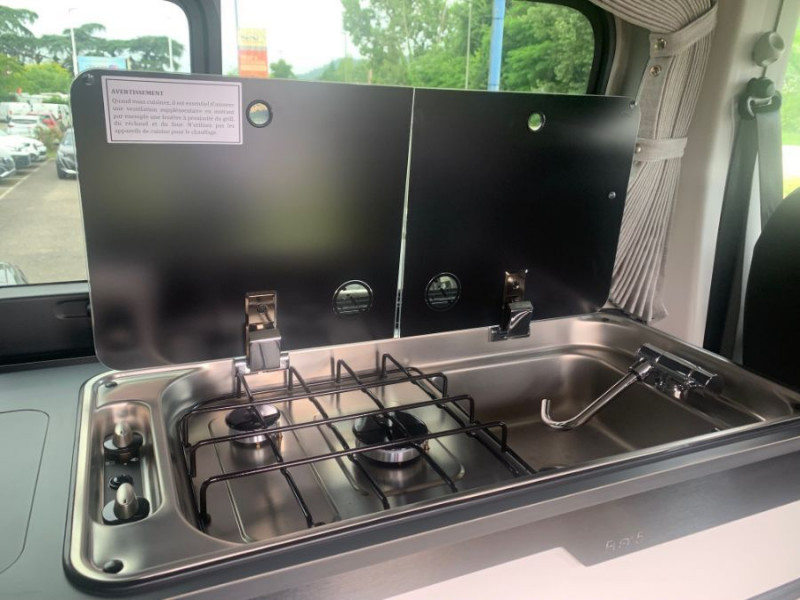 Photo 10 de l'offre de RENAULT TRAFIC VAN ANTILOPE VAN Aménagé FLEX 5 2.0 DCi 150 BVM6 L1 5PL Attel+Pte Vélo Tout Equipé à 62450€ chez Mérignac auto