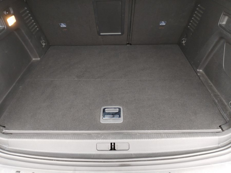 Photo 26 de l'offre de PEUGEOT 3008 II (2) New 1.6 HYBRID4 300 e-EAT8 GT Night Vision à 27450€ chez Mérignac auto