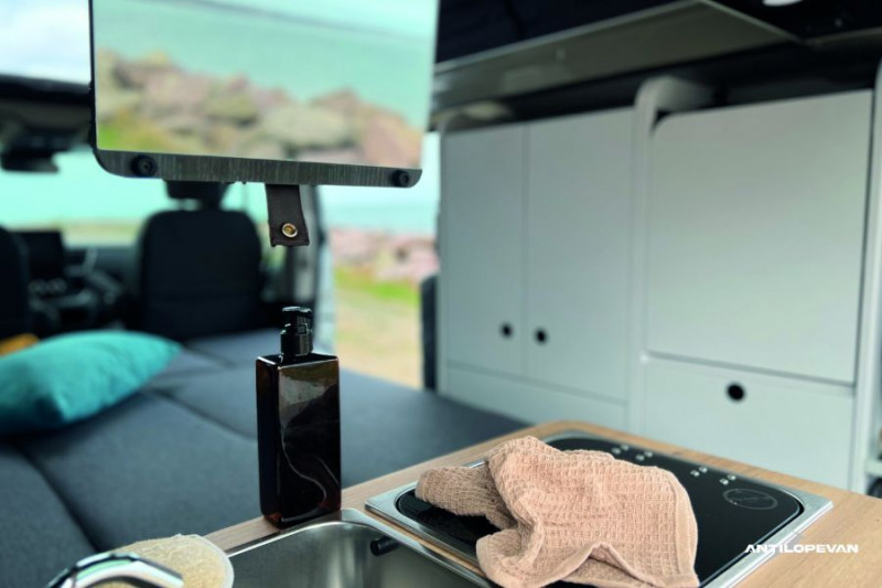 Photo 50 de l'offre de RENAULT TRAFIC VAN ANTILOPE VAN Aménagé FLEX PLUS 2.0 DCi 130 BVM6 L1 JA17 PK Confort 4PL Attel+Pte Vélo à 54500€ chez Mérignac auto