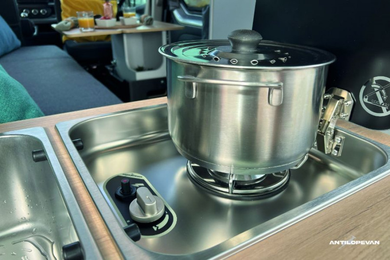 Photo 37 de l'offre de RENAULT TRAFIC VAN ANTILOPE VAN Aménagé FLEX PLUS 2.0 DCi 130 BVM6 L1 JA17 PK Confort 4PL Attel+Pte Vélo à 54500€ chez Mérignac auto