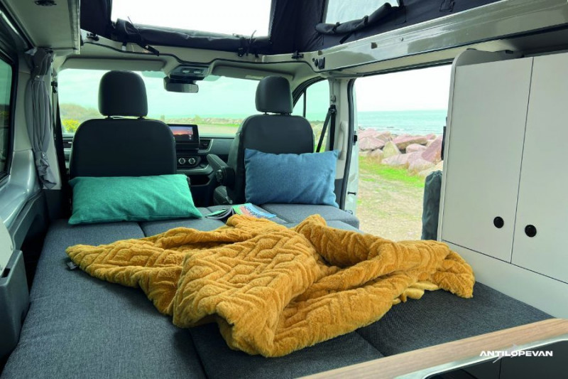 Photo 36 de l'offre de RENAULT TRAFIC VAN ANTILOPE VAN Aménagé FLEX PLUS 2.0 DCi 130 BVM6 L1 JA17 PK Confort 4PL Attel+Pte Vélo à 54500€ chez Mérignac auto