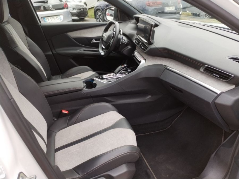 Photo 8 de l'offre de PEUGEOT 3008 II (2) New 1.6 HYBRID4 300 e-EAT8 GT Night Vision à 27450€ chez Mérignac auto