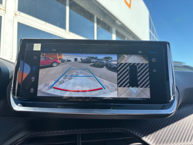 Photo 7 de l'offre de PEUGEOT 2008 II (2) 1.2 HYBRID 145 e-DCS6 ALLURE Camera à 26450€ chez Mérignac auto