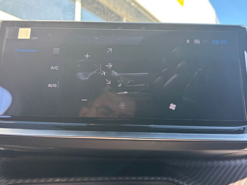 Photo 29 de l'offre de PEUGEOT 2008 II (2) 1.2 HYBRID 145 e-DCS6 ALLURE Camera à 26450€ chez Mérignac auto