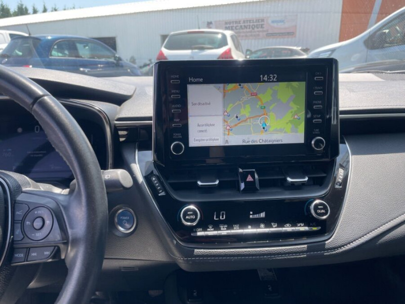 Photo 6 de l'offre de TOYOTA COROLLA XII TOURING SPORTS 1.8 HYBRIDE 122H BVA PREMIUM CUIR 4SC Hayon EL. JA17 à 24590€ chez Mérignac auto