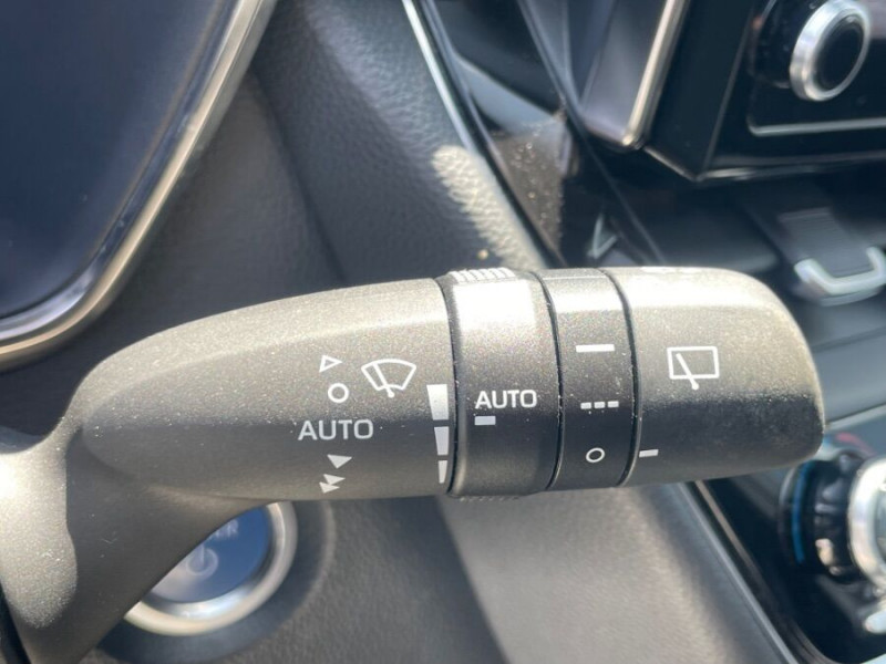 Photo 22 de l'offre de TOYOTA COROLLA XII TOURING SPORTS 1.8 HYBRIDE 122H BVA PREMIUM CUIR 4SC Hayon EL. JA17 à 24590€ chez Mérignac auto