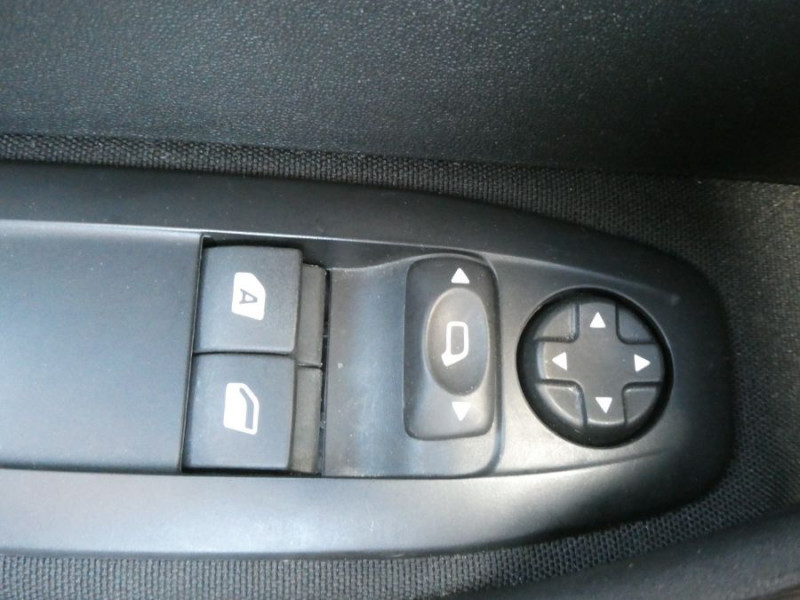 Photo 28 de l'offre de PEUGEOT 208 1.2 PureTech 82 ACTIVE BUSINESS GPS Radar à 10450€ chez Mérignac auto