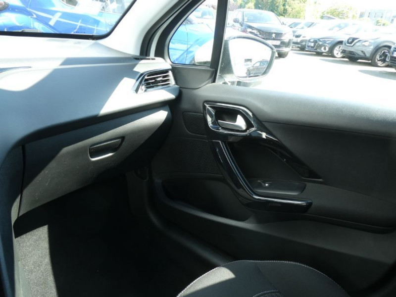 Photo 31 de l'offre de PEUGEOT 208 1.2 PureTech 82 ACTIVE BUSINESS GPS Radar à 10450€ chez Mérignac auto