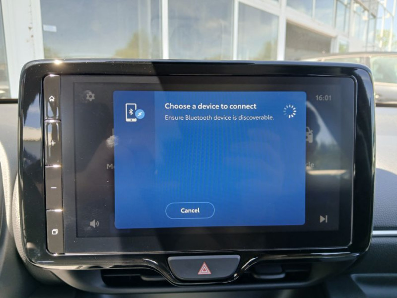 Photo 18 de l'offre de TOYOTA YARIS IV HYBRIDE 116H BVA DYNAMIC PACK CONFORT BUSINESS Jantes Alu Camera Radars à 23790€ chez Mérignac auto