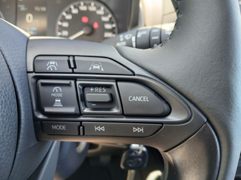 Photo 32 de l'offre de TOYOTA YARIS IV HYBRIDE 116H BVA DYNAMIC PACK CONFORT BUSINESS Jantes Alu Camera Radars à 23790€ chez Mérignac auto