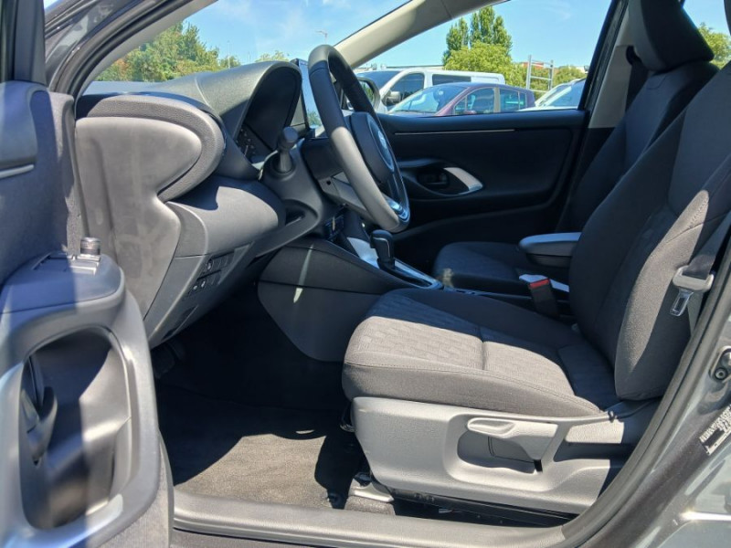 Photo 15 de l'offre de TOYOTA YARIS IV HYBRIDE 116H BVA DYNAMIC PACK CONFORT BUSINESS Jantes Alu Camera Radars à 23790€ chez Mérignac auto