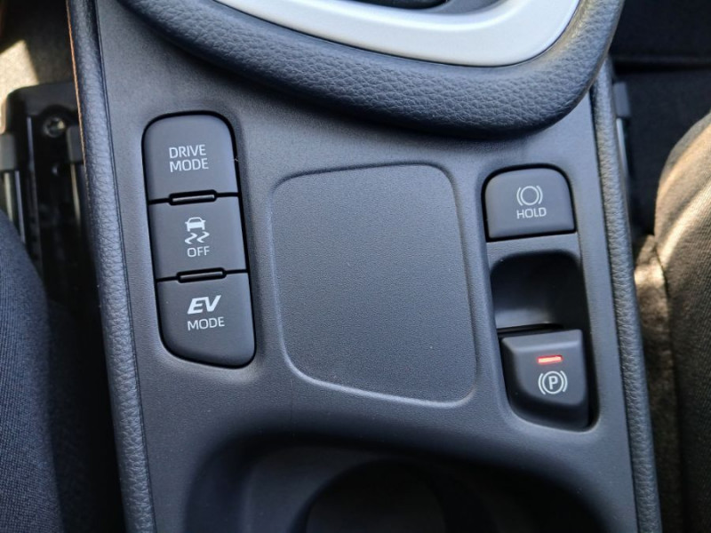 Photo 34 de l'offre de TOYOTA YARIS IV HYBRIDE 116H BVA DYNAMIC PACK CONFORT BUSINESS Jantes Alu Camera Radars à 23790€ chez Mérignac auto