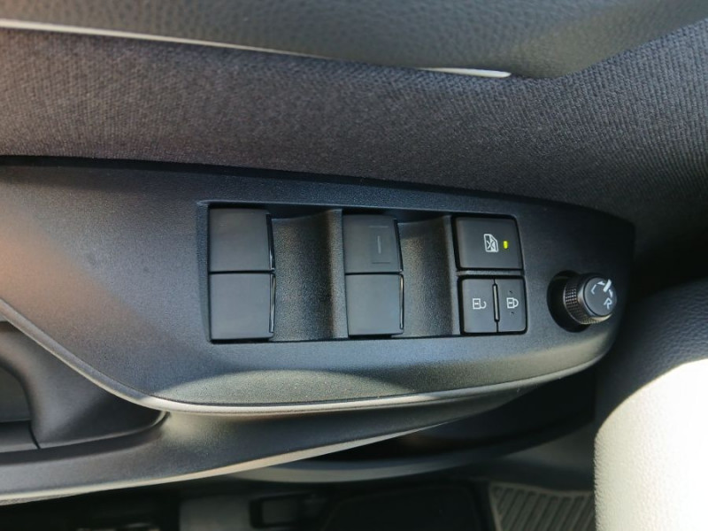 Photo 33 de l'offre de TOYOTA YARIS IV HYBRIDE 116H BVA DYNAMIC PACK CONFORT BUSINESS Jantes Alu Camera Radars à 23790€ chez Mérignac auto