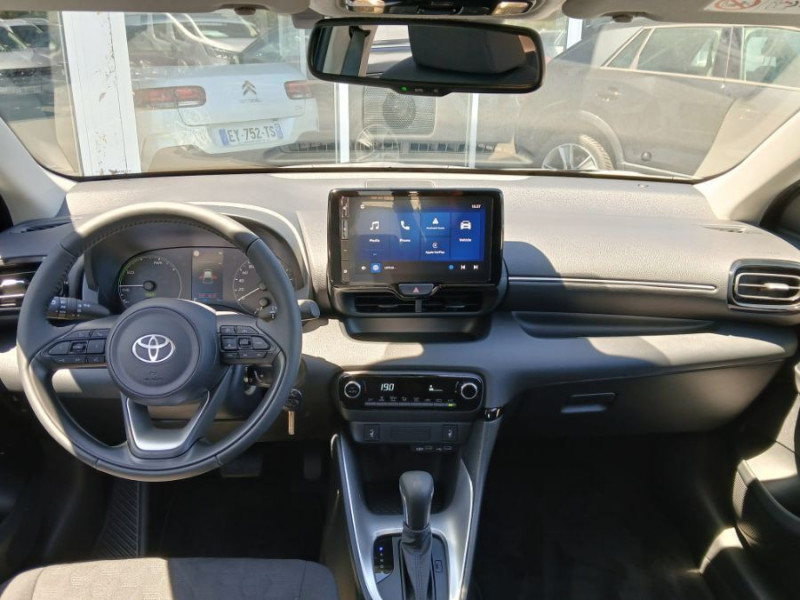 Photo 13 de l'offre de TOYOTA YARIS IV HYBRIDE 116H BVA DYNAMIC PACK CONFORT BUSINESS Jantes Alu Camera Radars à 23790€ chez Mérignac auto