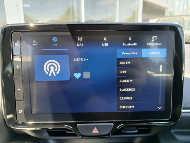 Photo 19 de l'offre de TOYOTA YARIS IV HYBRIDE 116H BVA DYNAMIC PACK CONFORT BUSINESS Jantes Alu Camera Radars à 23790€ chez Mérignac auto