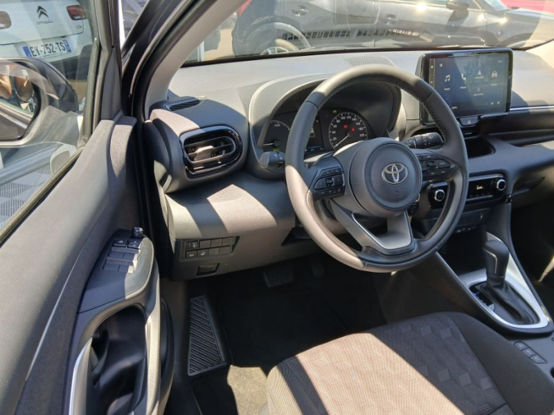 Photo 14 de l'offre de TOYOTA YARIS IV HYBRIDE 116H BVA DYNAMIC PACK CONFORT BUSINESS Jantes Alu Camera Radars à 23790€ chez Mérignac auto