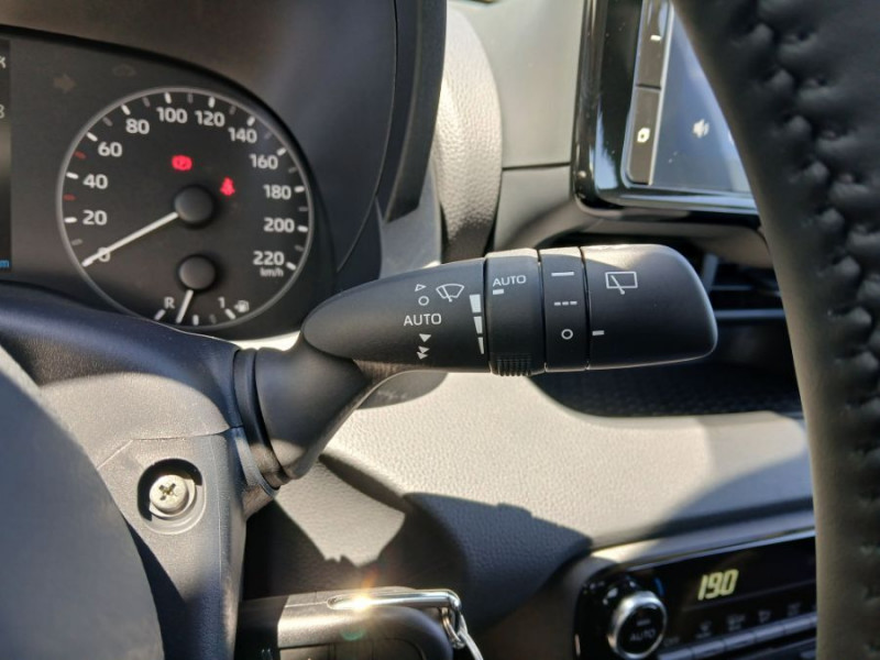Photo 30 de l'offre de TOYOTA YARIS IV HYBRIDE 116H BVA DYNAMIC PACK CONFORT BUSINESS Jantes Alu Camera Radars à 23790€ chez Mérignac auto