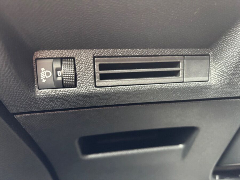 Photo 29 de l'offre de PEUGEOT 3008 HYBRID 145 e-DCS6 ALLURE Panoramic Pack à 32450€ chez Mérignac auto