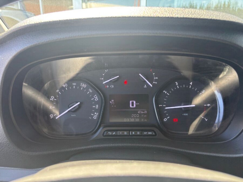 Photo 14 de l'offre de TOYOTA PROACE VAN 2.0 D-4D 140 BVM6 L2 VX Attel. 21450.H.T. à 21450€ chez Mérignac auto