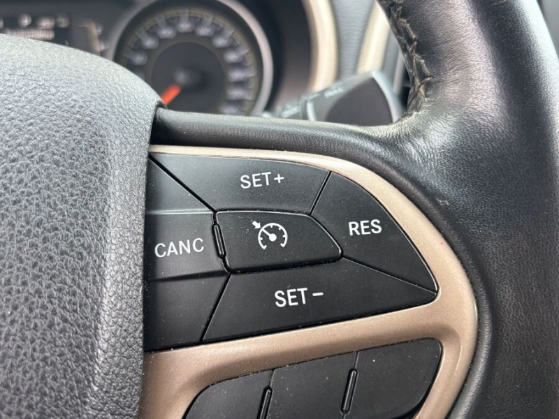 Photo 21 de l'offre de JEEP CHEROKEE 2.2 MultiJet 185 BVA 4WD LONGITUDE EXECUTIVE Active Drive CUIR Attel. à 17490€ chez Mérignac auto