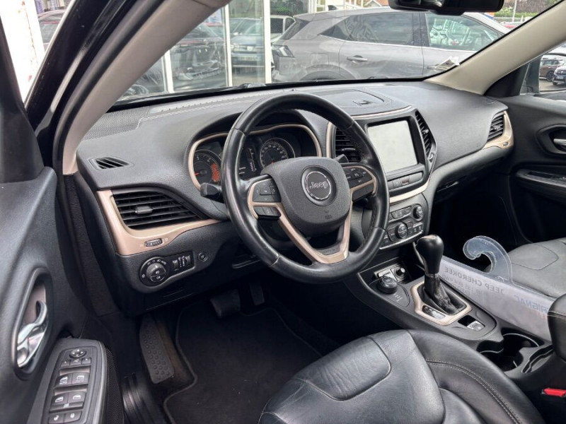 Photo 13 de l'offre de JEEP CHEROKEE 2.2 MultiJet 185 BVA 4WD LONGITUDE EXECUTIVE Active Drive CUIR Attel. à 17490€ chez Mérignac auto