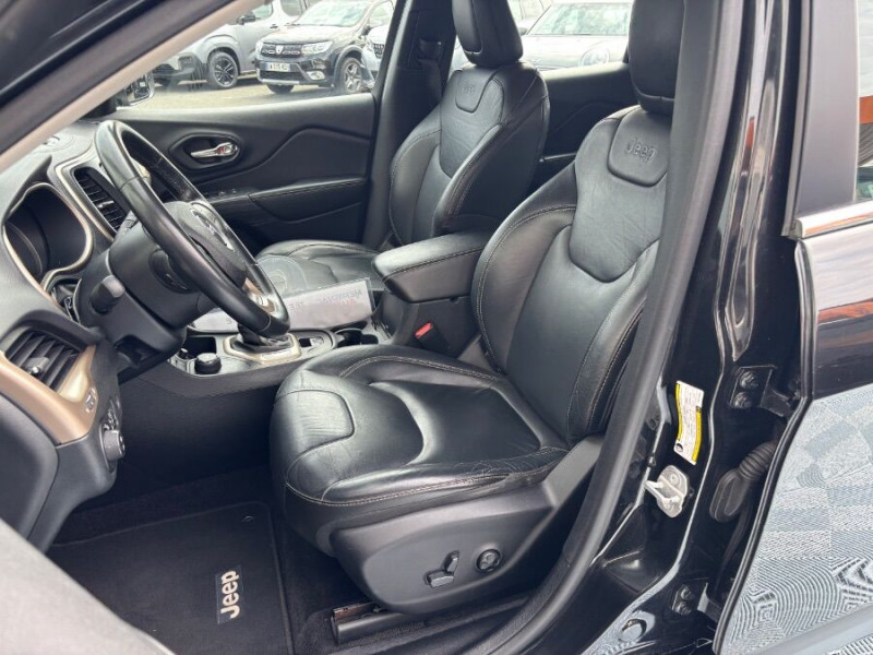 Photo 5 de l'offre de JEEP CHEROKEE 2.2 MultiJet 185 BVA 4WD LONGITUDE EXECUTIVE Active Drive CUIR Attel. à 17490€ chez Mérignac auto