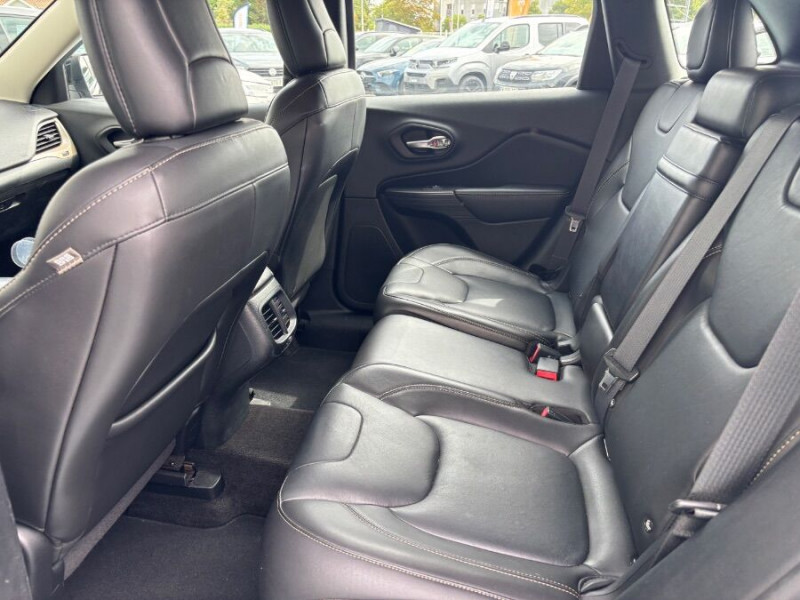 Photo 15 de l'offre de JEEP CHEROKEE 2.2 MultiJet 185 BVA 4WD LONGITUDE EXECUTIVE Active Drive CUIR Attel. à 17490€ chez Mérignac auto