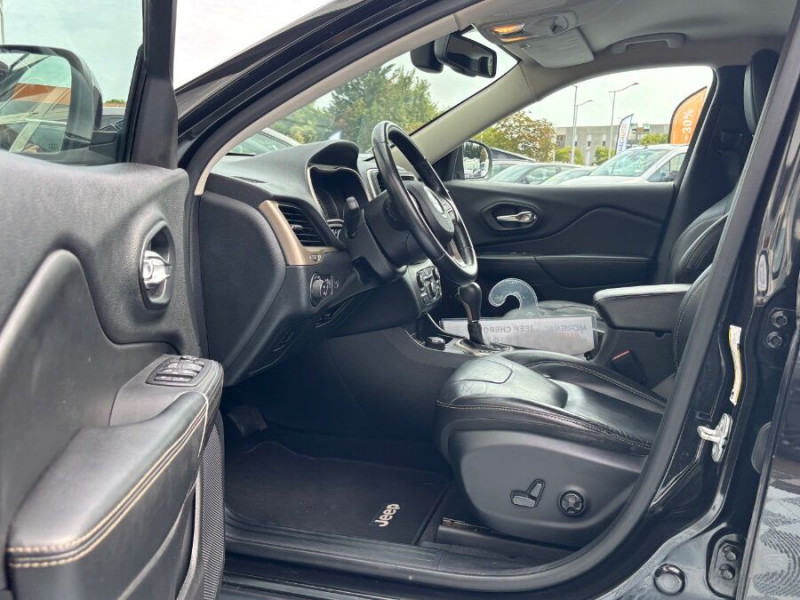 Photo 14 de l'offre de JEEP CHEROKEE 2.2 MultiJet 185 BVA 4WD LONGITUDE EXECUTIVE Active Drive CUIR Attel. à 17490€ chez Mérignac auto