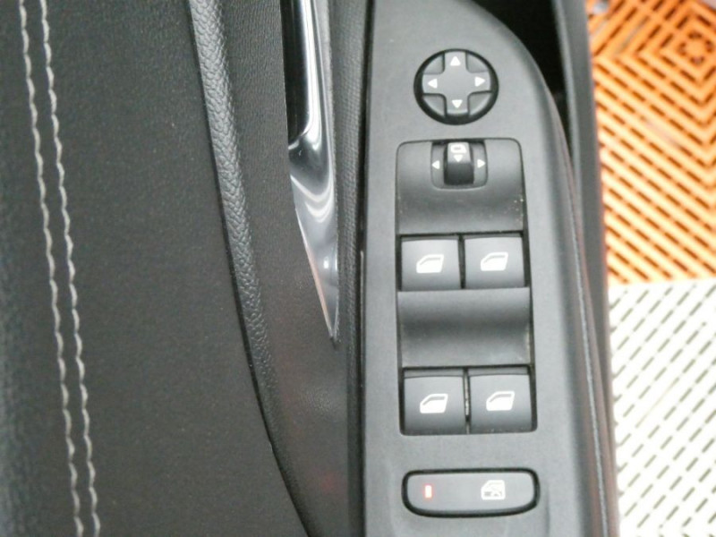 Photo 38 de l'offre de OPEL CORSA VI 1.2 Turbo 100 BVM6 ELEGANCE Camera Radars CarPlay JA16 à 13450€ chez Mérignac auto