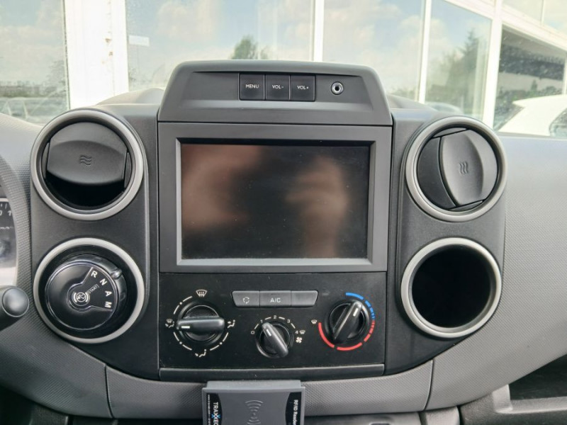 Photo 16 de l'offre de CITROEN BERLINGO FOURGON 1.6 BlueHDi 100 ETG6 CLUB GPS Casiers 10450 .H.T. à 10450€ chez Mérignac auto