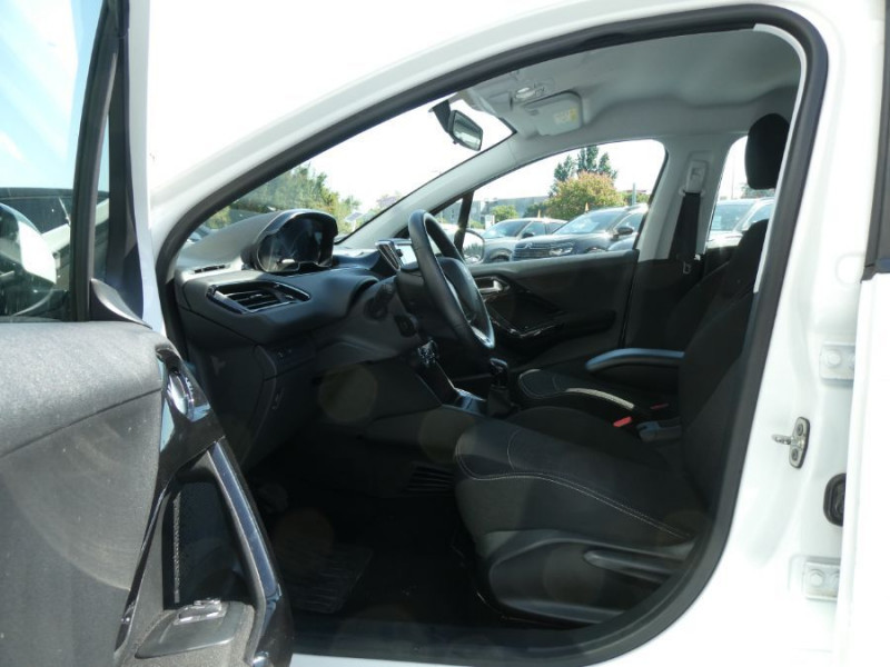 Photo 15 de l'offre de PEUGEOT 208 1.2 PureTech 82 ACTIVE BUSINESS GPS Radar à 10200€ chez Mérignac auto