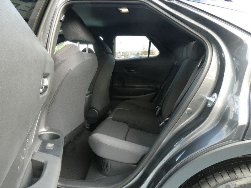 Photo 17 de l'offre de TOYOTA C-HR II 1.8 HYBRIDE 140 CVT 2WD DESIGN GPS 12.3 Camera JA18 Diam. Induction à 30850€ chez Mérignac auto