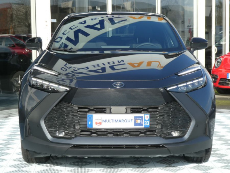 Photo 9 de l'offre de TOYOTA C-HR II 1.8 HYBRIDE 140 CVT 2WD DESIGN GPS 12.3 Camera JA18 Diam. Induction à 30850€ chez Mérignac auto