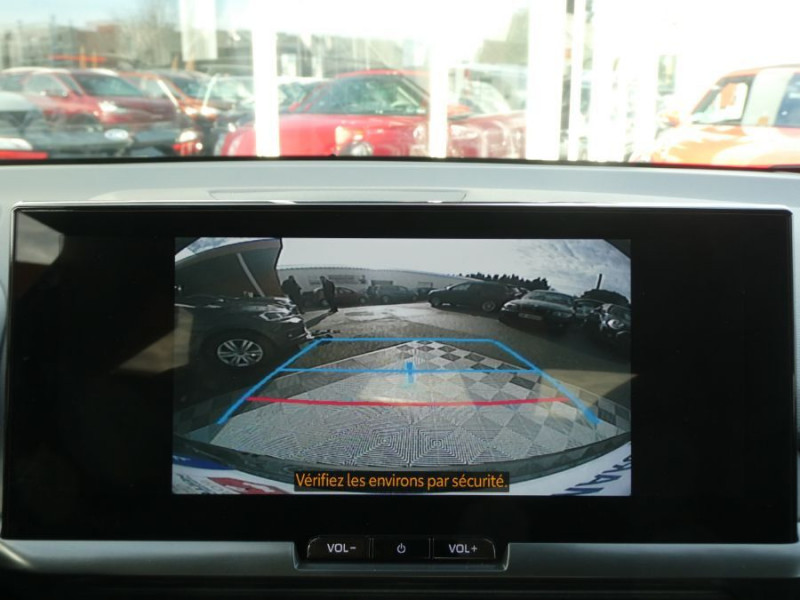 Photo 8 de l'offre de TOYOTA C-HR II 1.8 HYBRIDE 140 CVT 2WD DESIGN GPS 12.3 Camera JA18 Diam. Induction à 30850€ chez Mérignac auto