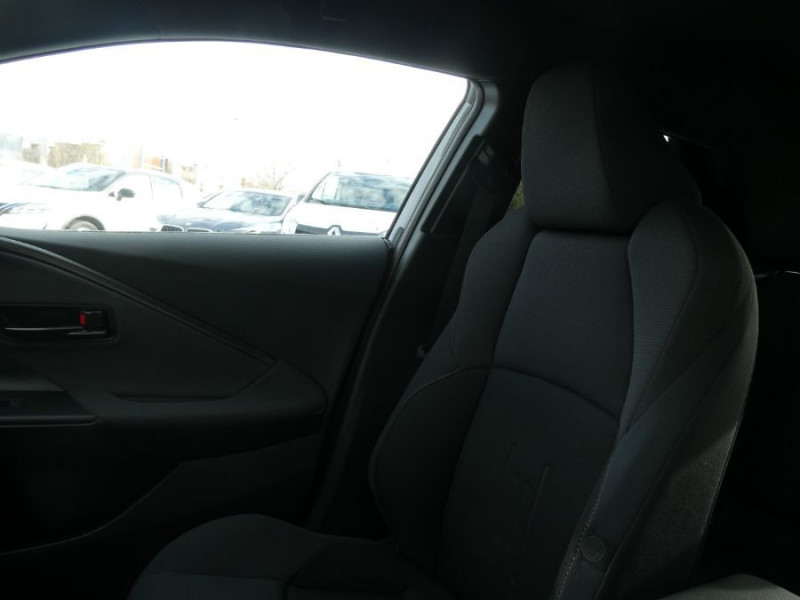 Photo 36 de l'offre de TOYOTA C-HR II 1.8 HYBRIDE 140 CVT 2WD DESIGN GPS 12.3 Camera JA18 Diam. Induction à 30850€ chez Mérignac auto