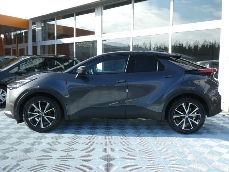 Photo 13 de l'offre de TOYOTA C-HR II 1.8 HYBRIDE 140 CVT 2WD DESIGN GPS 12.3 Camera JA18 Diam. Induction à 30850€ chez Mérignac auto