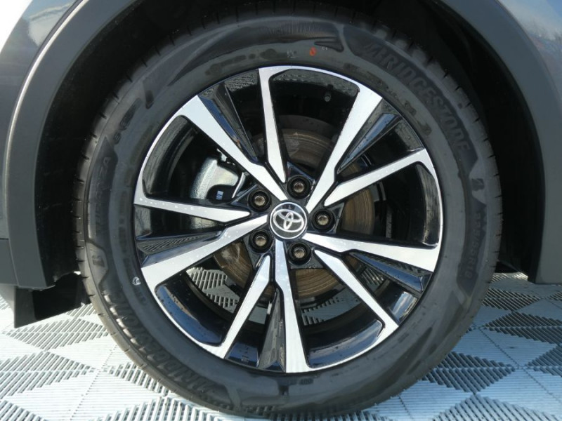 Photo 39 de l'offre de TOYOTA C-HR II 1.8 HYBRIDE 140 CVT 2WD DESIGN GPS 12.3 Camera JA18 Diam. Induction à 30850€ chez Mérignac auto
