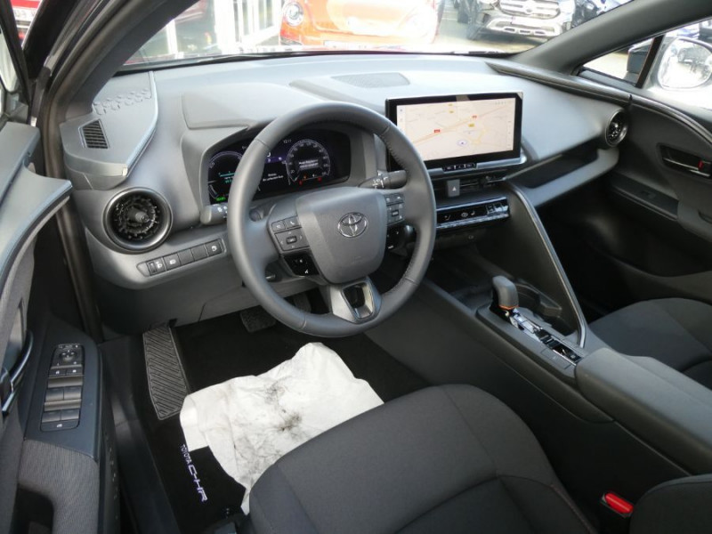 Photo 14 de l'offre de TOYOTA C-HR II 1.8 HYBRIDE 140 CVT 2WD DESIGN GPS 12.3 Camera JA18 Diam. Induction à 30850€ chez Mérignac auto