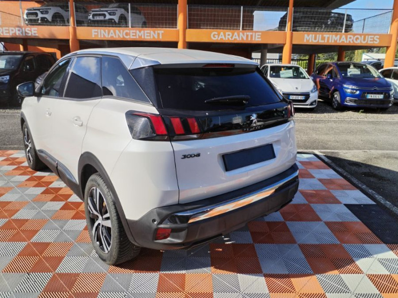 Photo 11 de l'offre de PEUGEOT 3008 II 1.2 PureTech 130 BVM6 ALLURE Camera ADML 1ère Main à 11950€ chez Mérignac auto