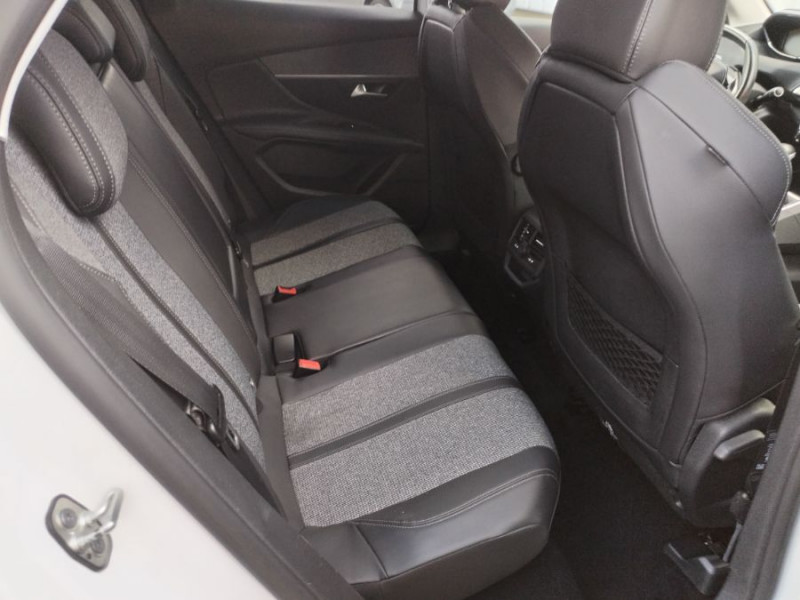 Photo 14 de l'offre de PEUGEOT 3008 II 1.2 PureTech 130 BVM6 ALLURE Camera ADML 1ère Main à 11950€ chez Mérignac auto