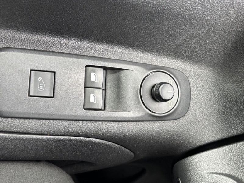 Photo 17 de l'offre de CITROEN BERLINGO 1.5 BlueHDi 100 CLUB Camera Pack Chantier Safety+ Grip Cont. 11970.H.T. à 11970€ chez Mérignac auto